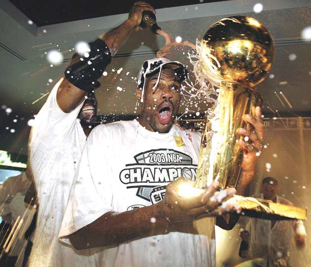 david-robinson-spurs-nba-champions-2003.jpg